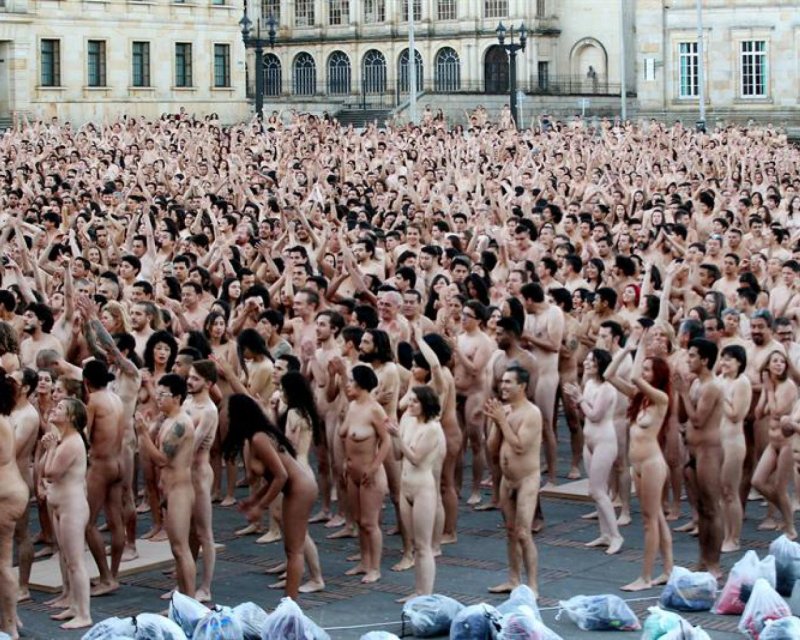 Фото: Голая массовка spencer tunick