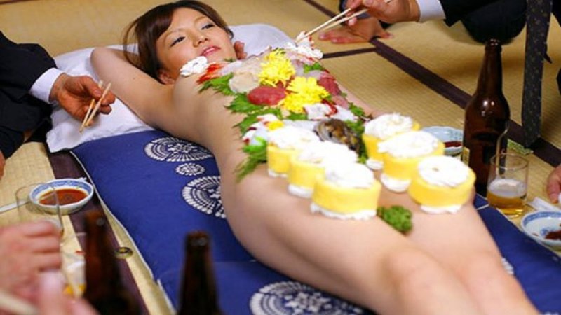 Фото: Nyotaimori япония