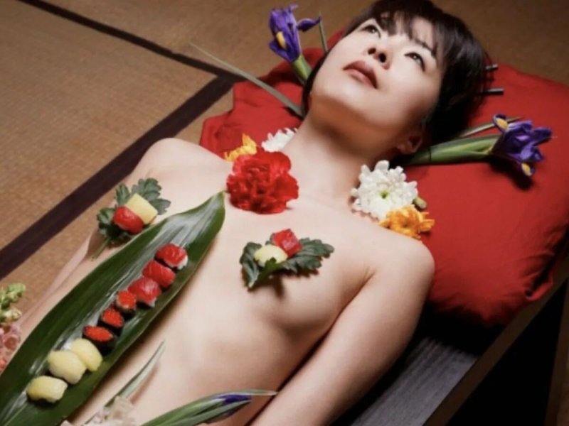 Фото: Nyotaimori япония