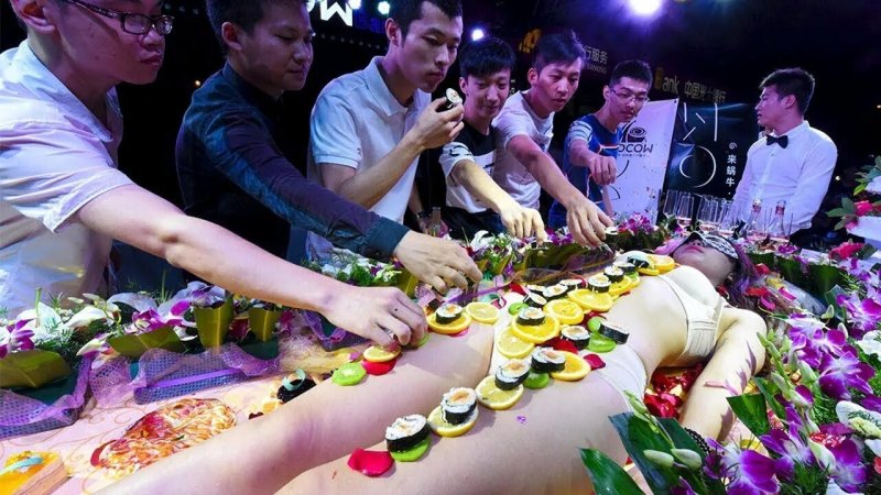 Фото: Ресторан nyotaimori япония