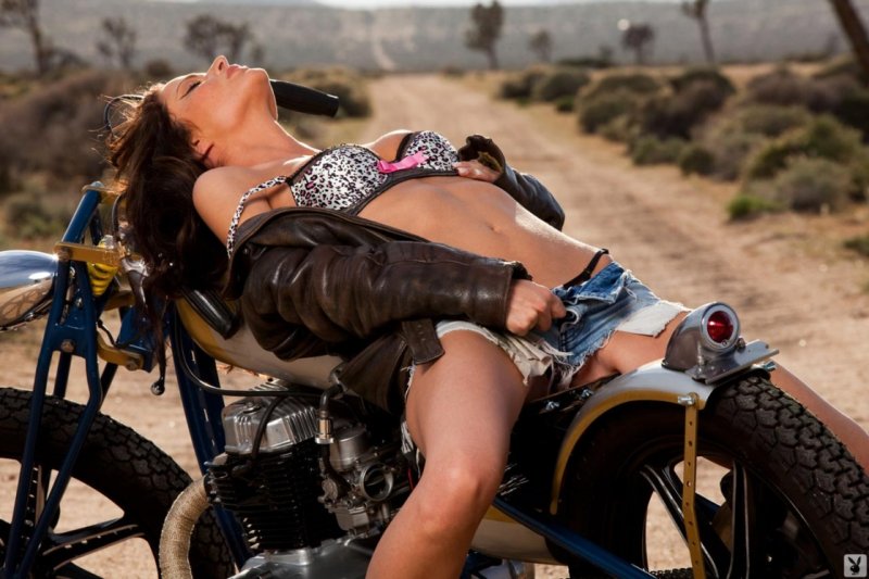 Девушки на мотоциклах голые