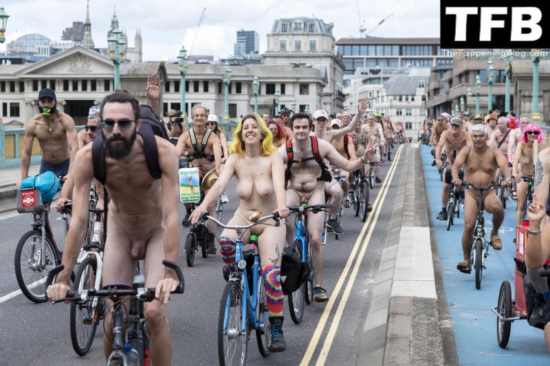 Фото: World naked bike ride