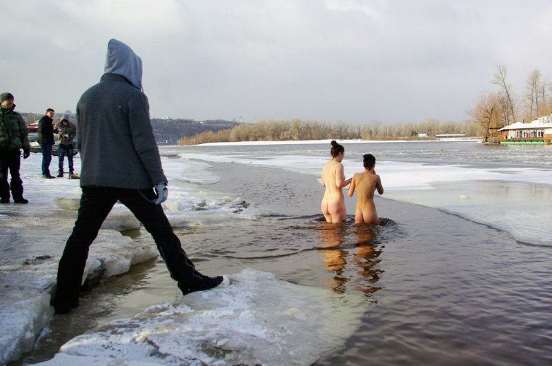 Фото: Крещенские купания голые