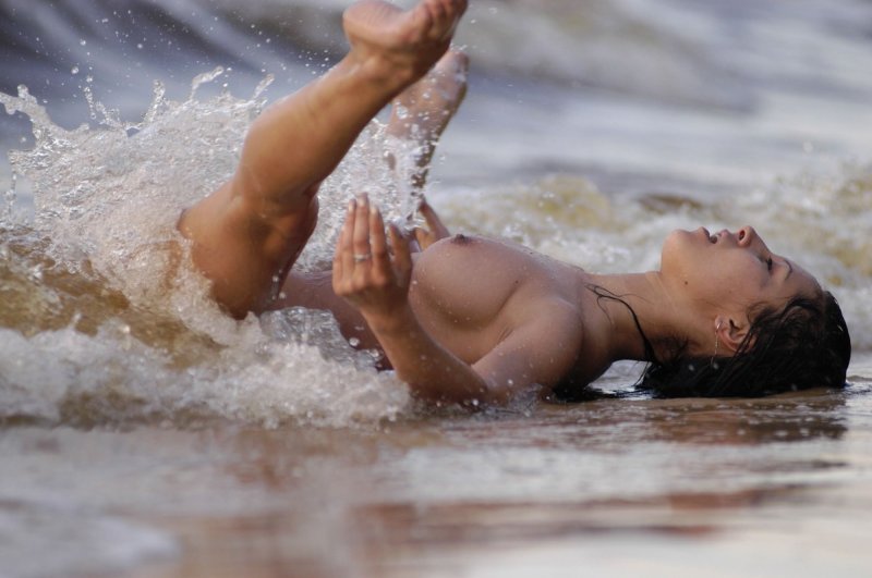 Фото: Эротика в воде