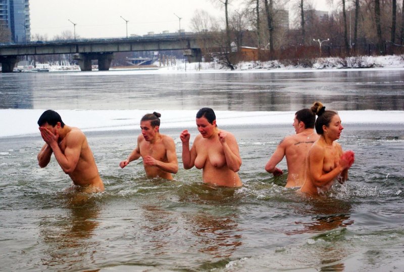 Крещенские купания голые