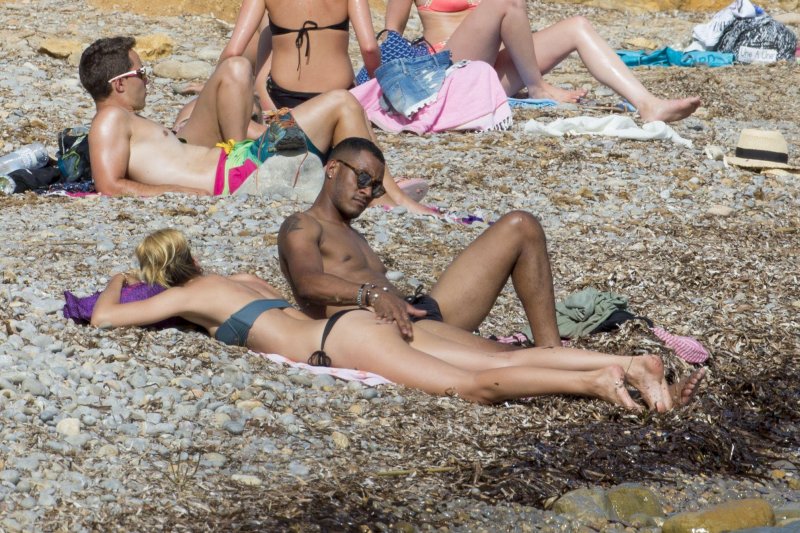 Даутцен крус разделась