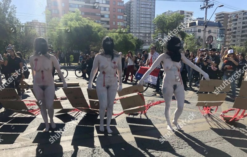 Голая акция протеста женщин в аргентине