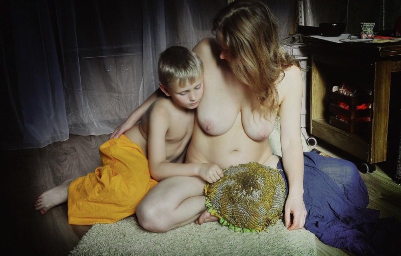Голые мамочки с детками