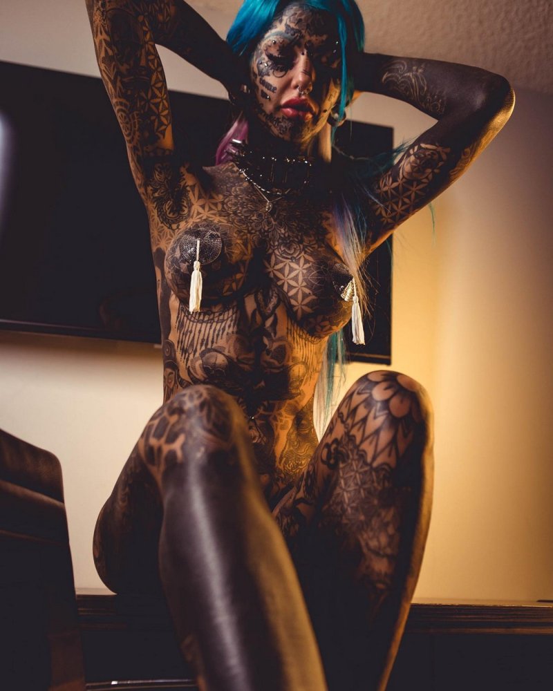 Татуированная эмбер люк