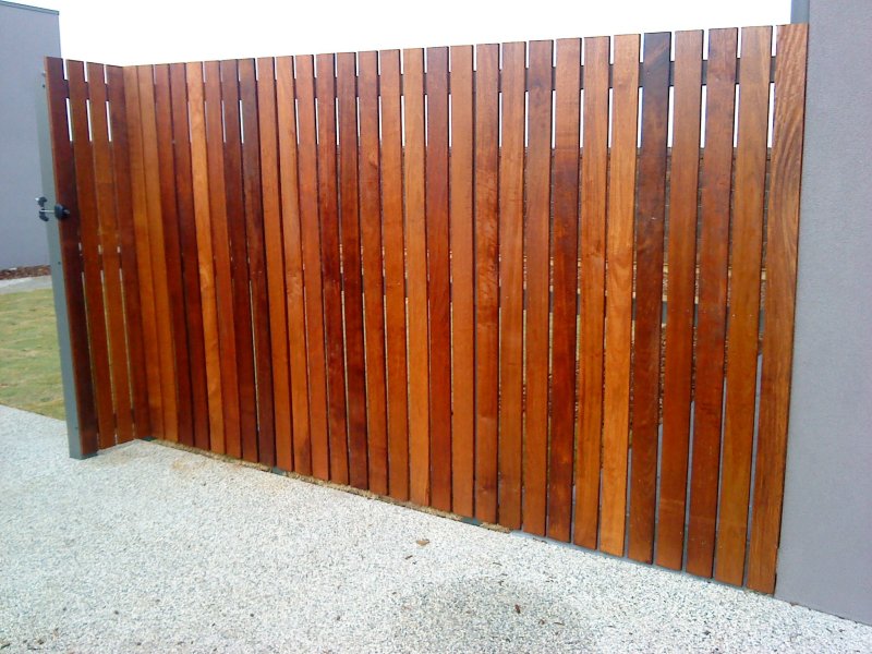 Цвет деревянного забора