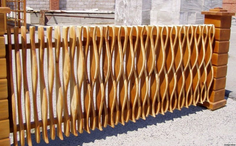 Необычные заборы