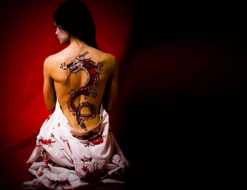 Якудза тату дракон спина