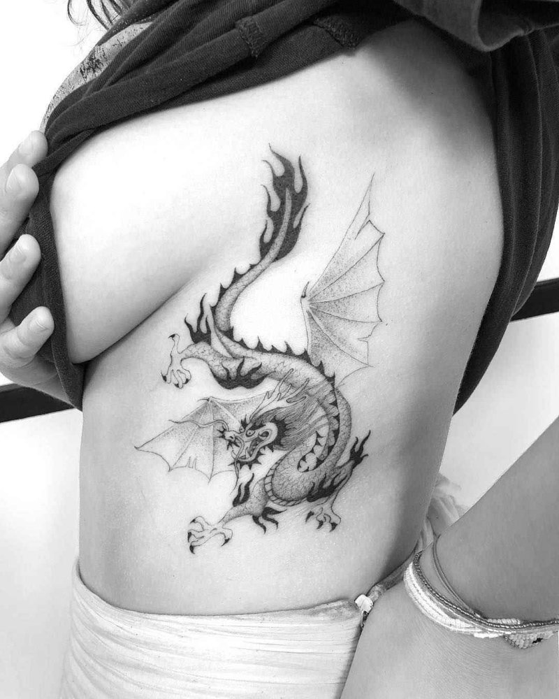 Татуировка дракона для девушки