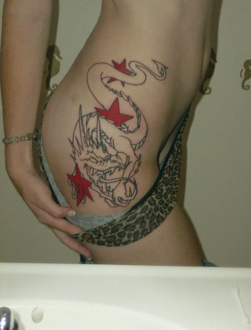 Татуировка дракона для девушки