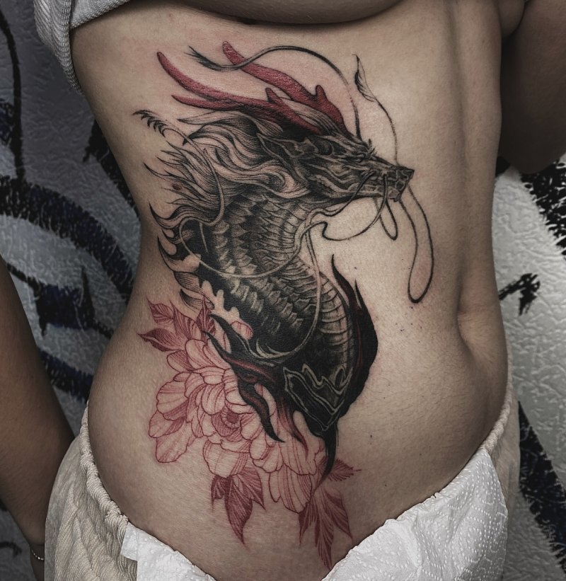 Тату дракона женские