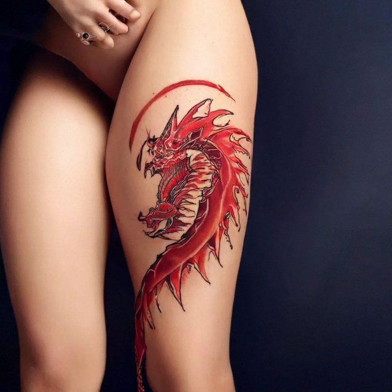 Тату на бедре дракон
