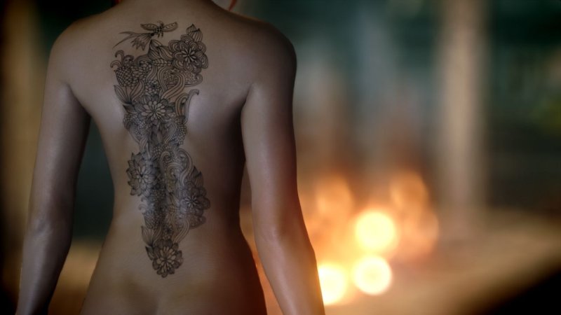 Тату на женской спине
