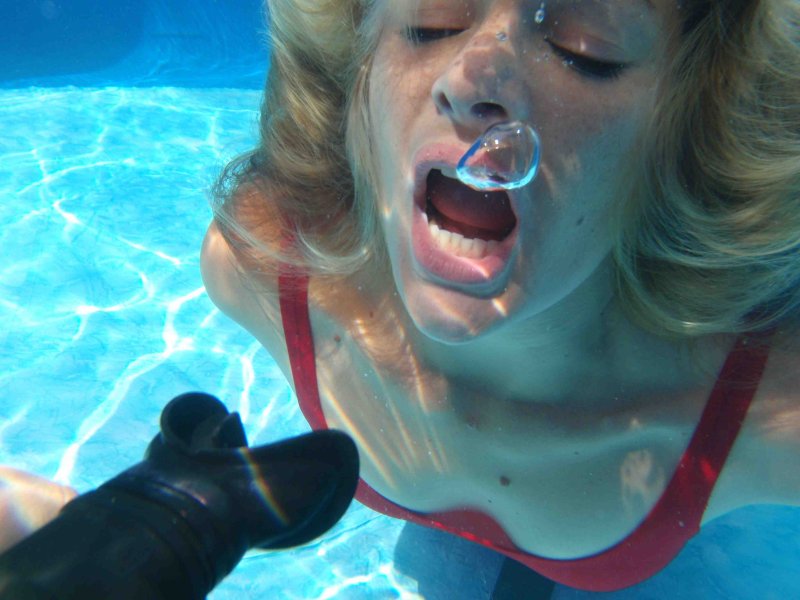 Женщина underwater drown