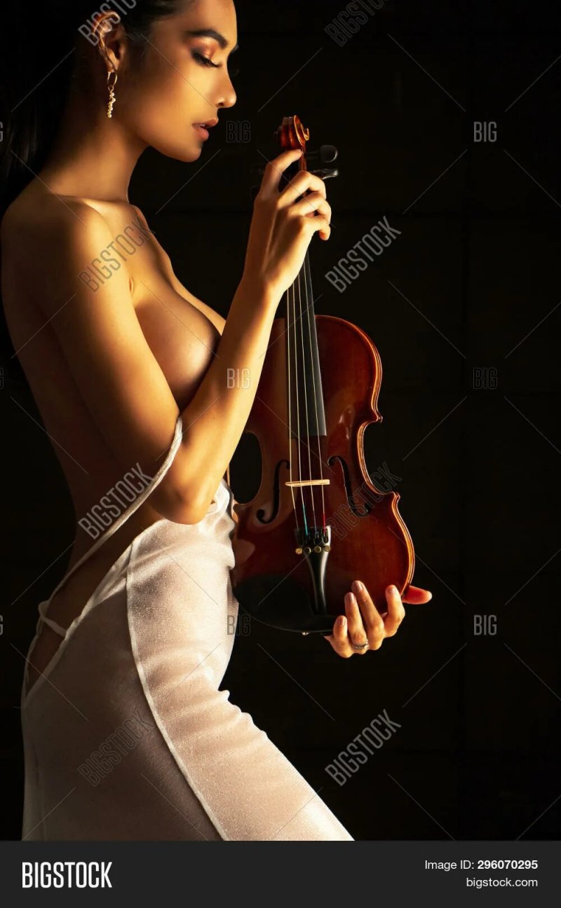 Женщина тело скрипка