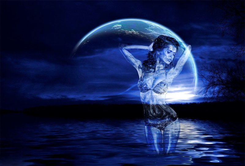 Девушка под луной
