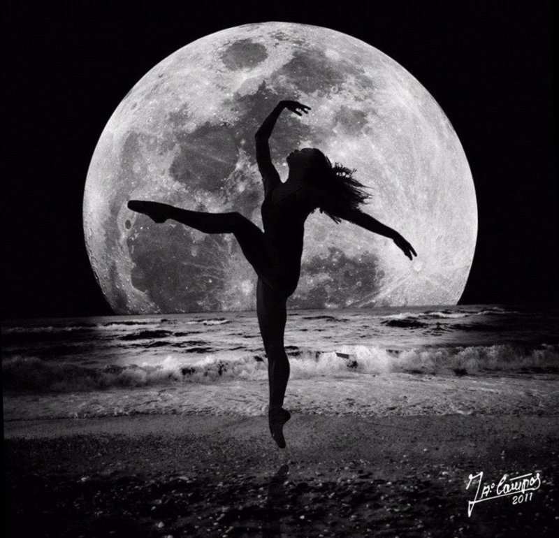 Танец под луной