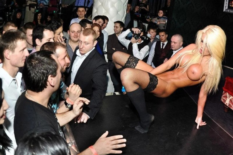 Силиконовые сиськи катя самбука на сцене